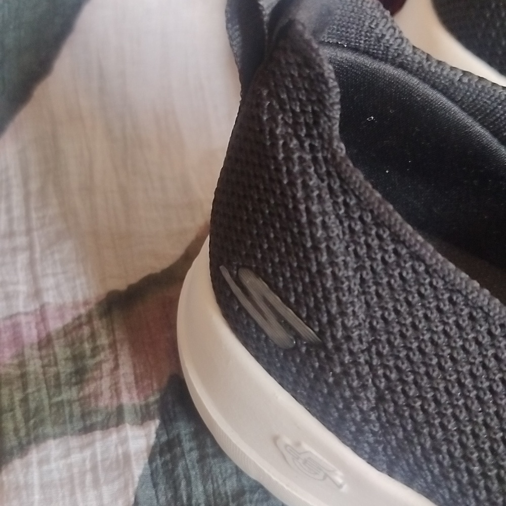 Skechers Air-cooled Goga Mat Black Slip-ons Size 8 - Picture 2 of 5